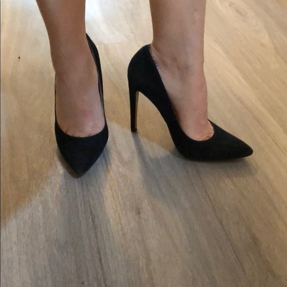 Lightly worn black suede pumps - Picture 3 of 6